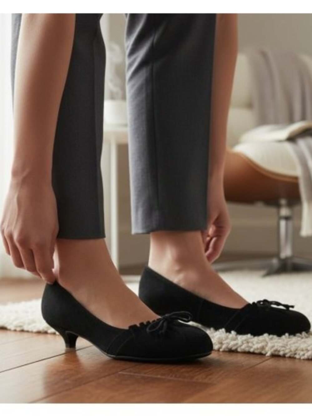 NEWPORT NEWS Gathered Top Black Suede Kitten Heel Pump Ladies Size 8